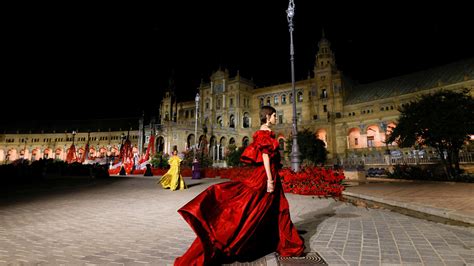 dior plaza españa sevilla|El desfile de Dior en Sevilla: una historia de.